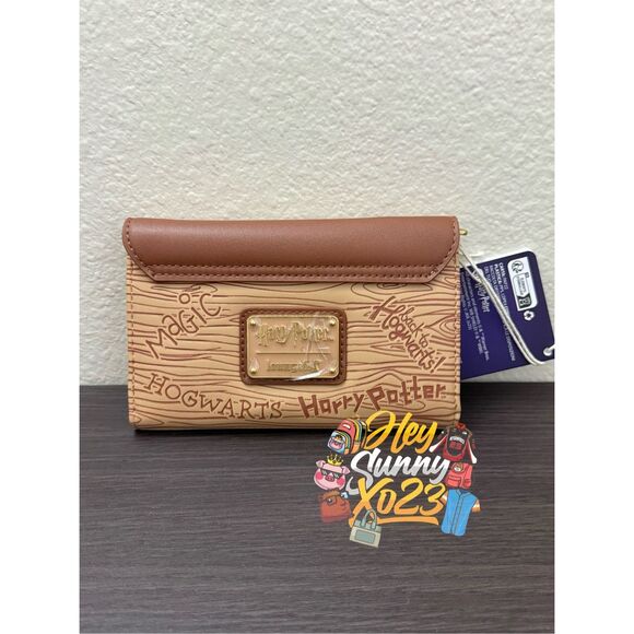 Loungefly Harry Potter Hogwarts Back to School Snap Wallet - Picture 2 of 4